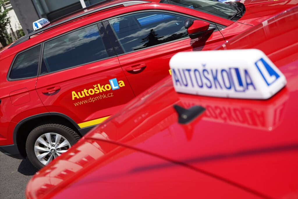 Fotografie auta autoškoly DPMHK
