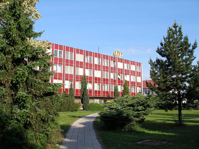 Budova Dopravního podniku na Pouchovské ulici, pohled od silnice